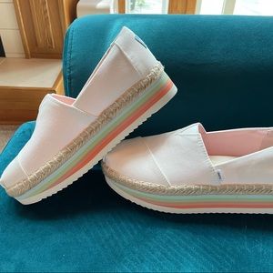 Women’s Tom’s Alpargata platform rainbow shoes